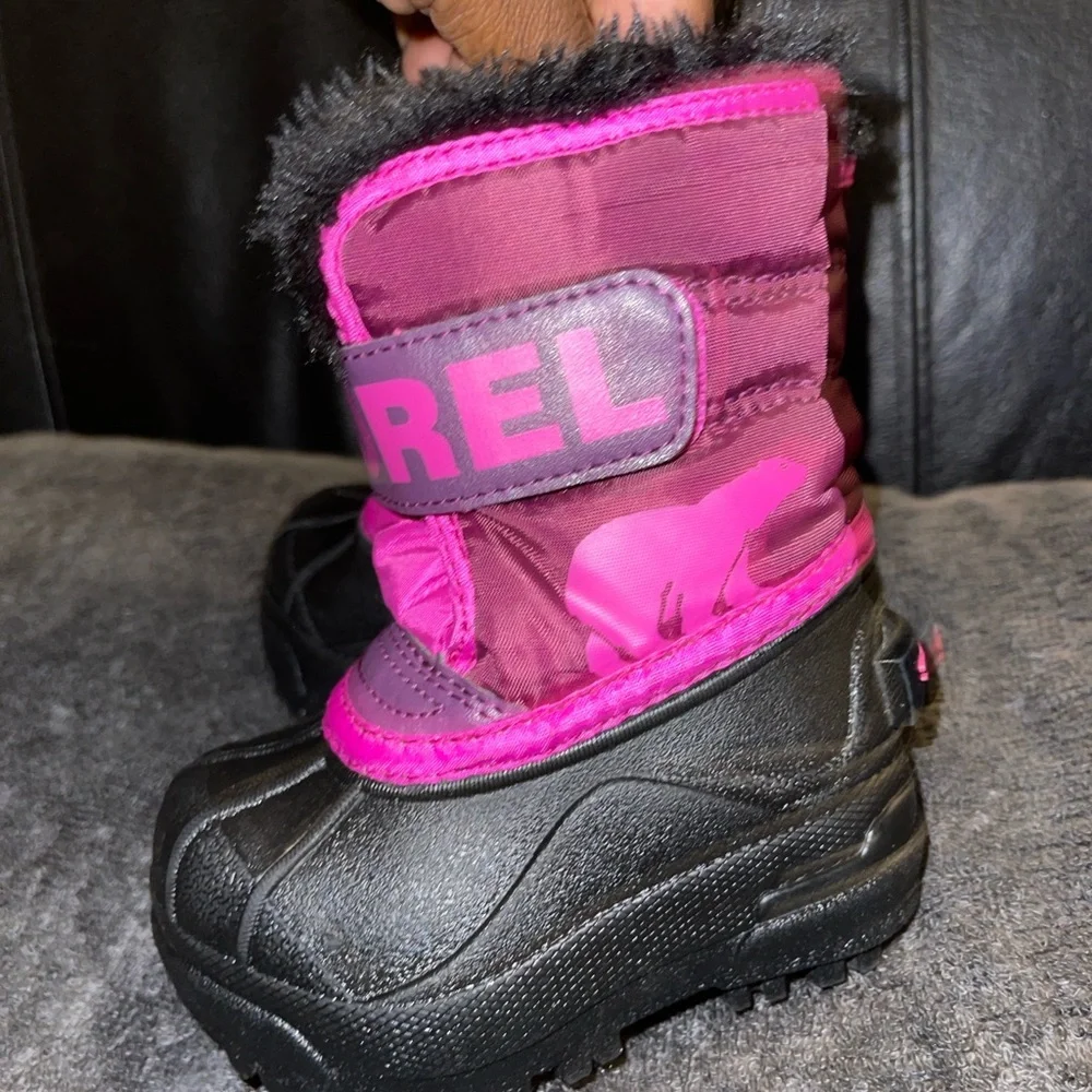 Sorel Fuchsia and Black Snow Boots Size 4
